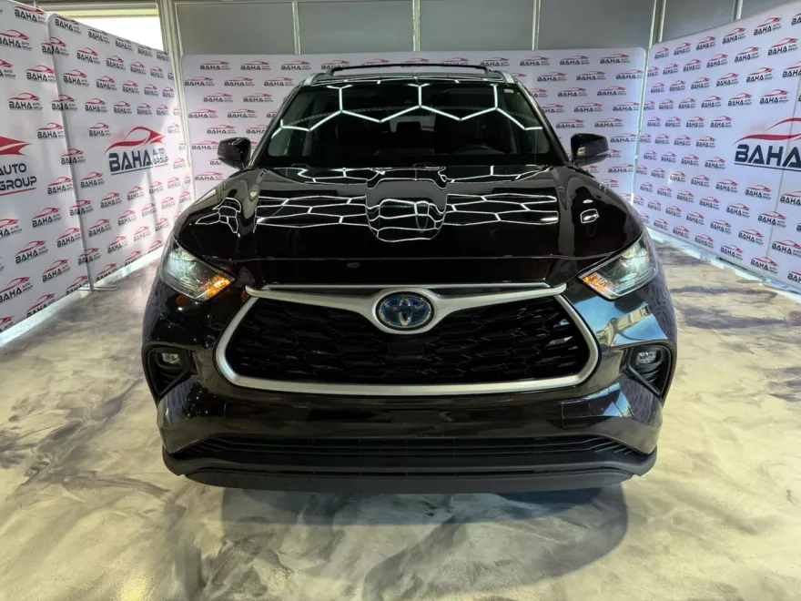2021 Toyota Highlander Hybrid XLE photo 1