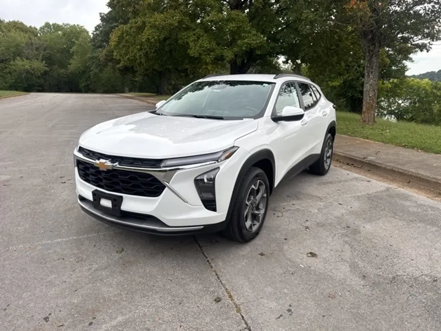2024 Chevrolet Trax LT photo 1