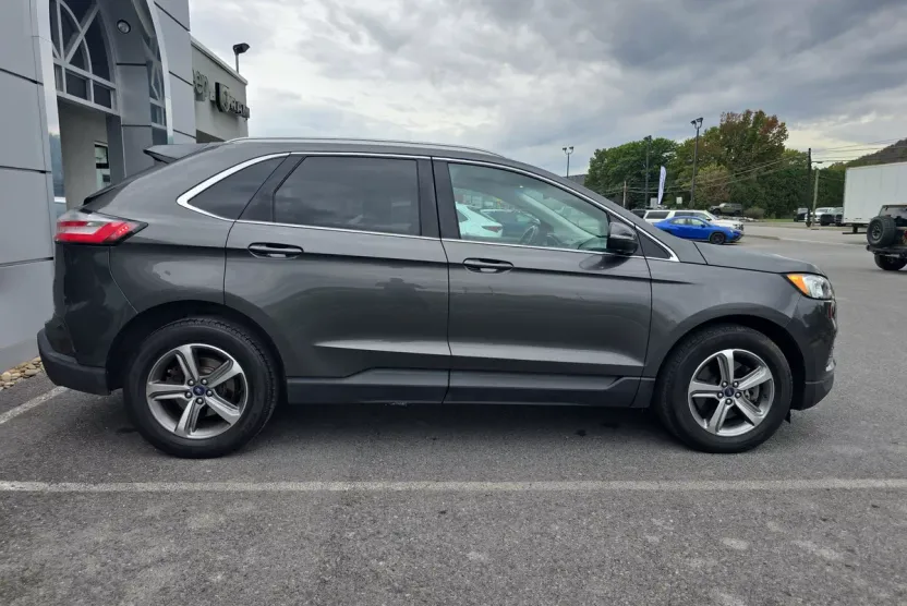 2019 Ford Edge SEL photo 1