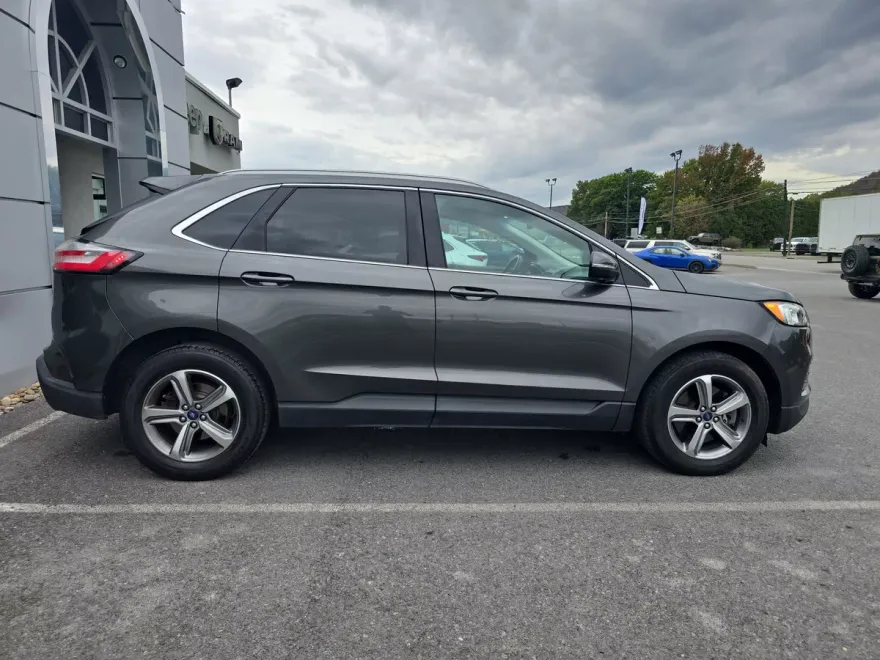 2019 Ford Edge SEL photo 1