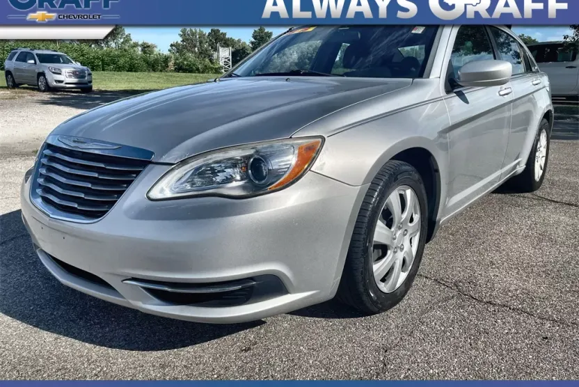 2012 Chrysler 200 LX photo 1