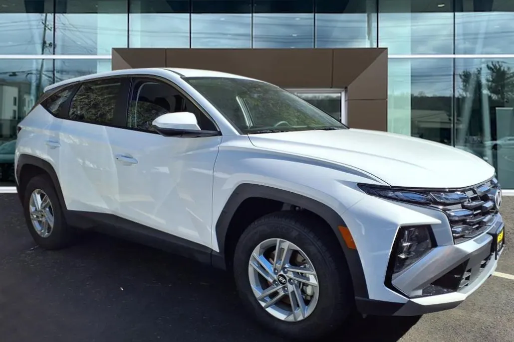 2025 Hyundai Tucson SE photo 1