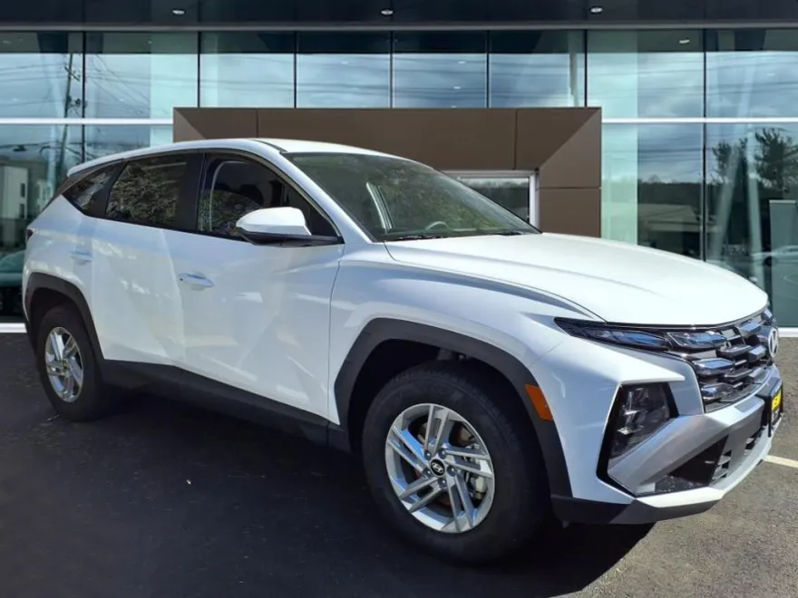 2025 Hyundai Tucson SE photo 1