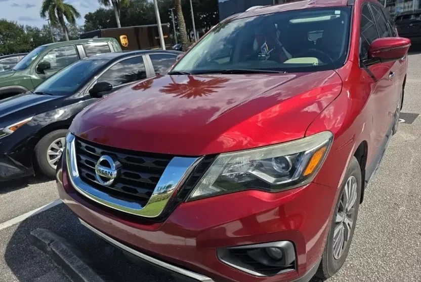 2018 Nissan Pathfinder SV photo 1