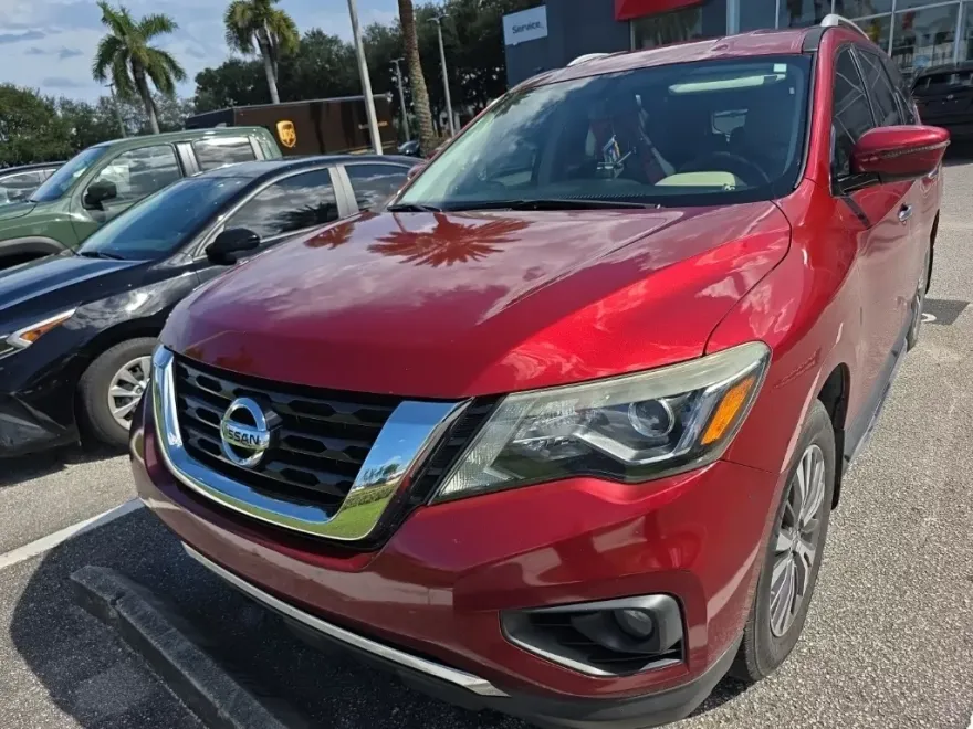 2018 Nissan Pathfinder SV photo 1