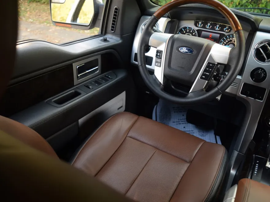 2014 Ford F-150 Platinum photo 1