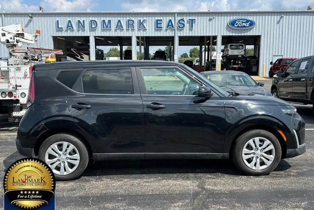 2023 Kia Soul LX photo 1