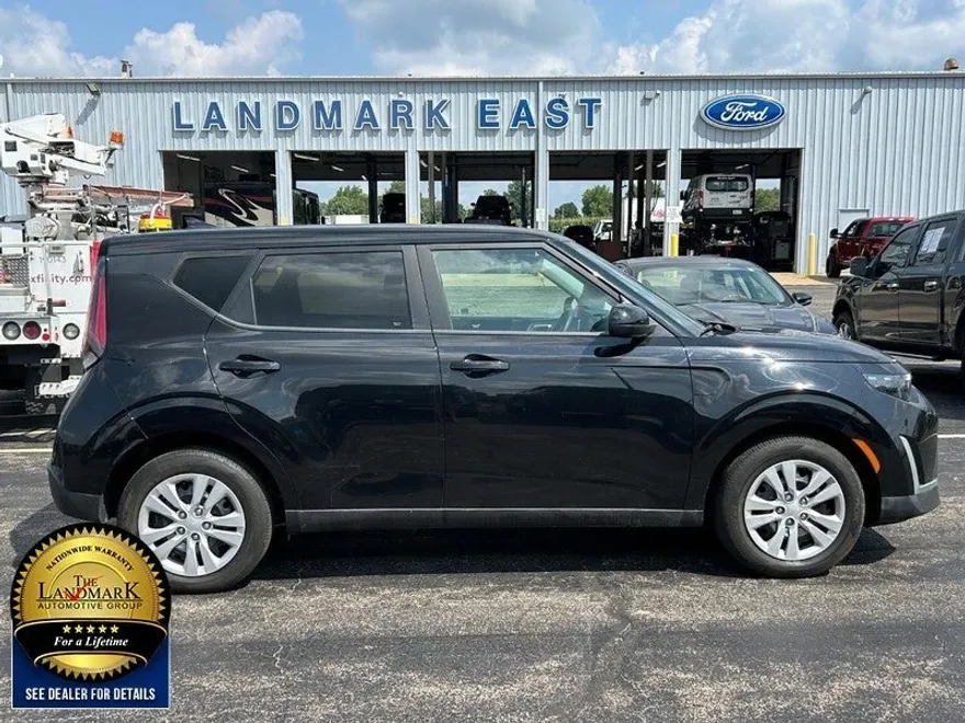 2023 Kia Soul LX photo 1