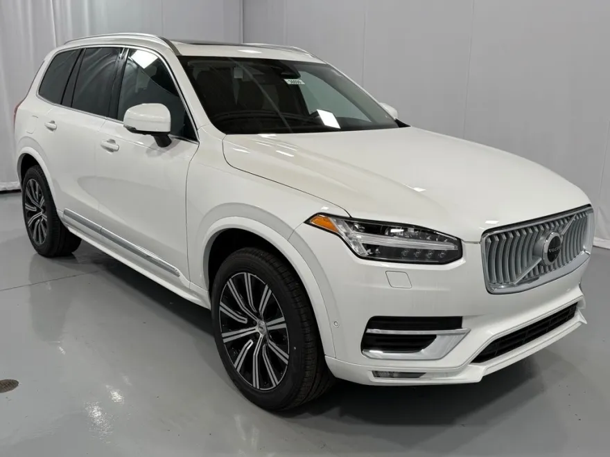 2025 Volvo XC90 Plus photo 1