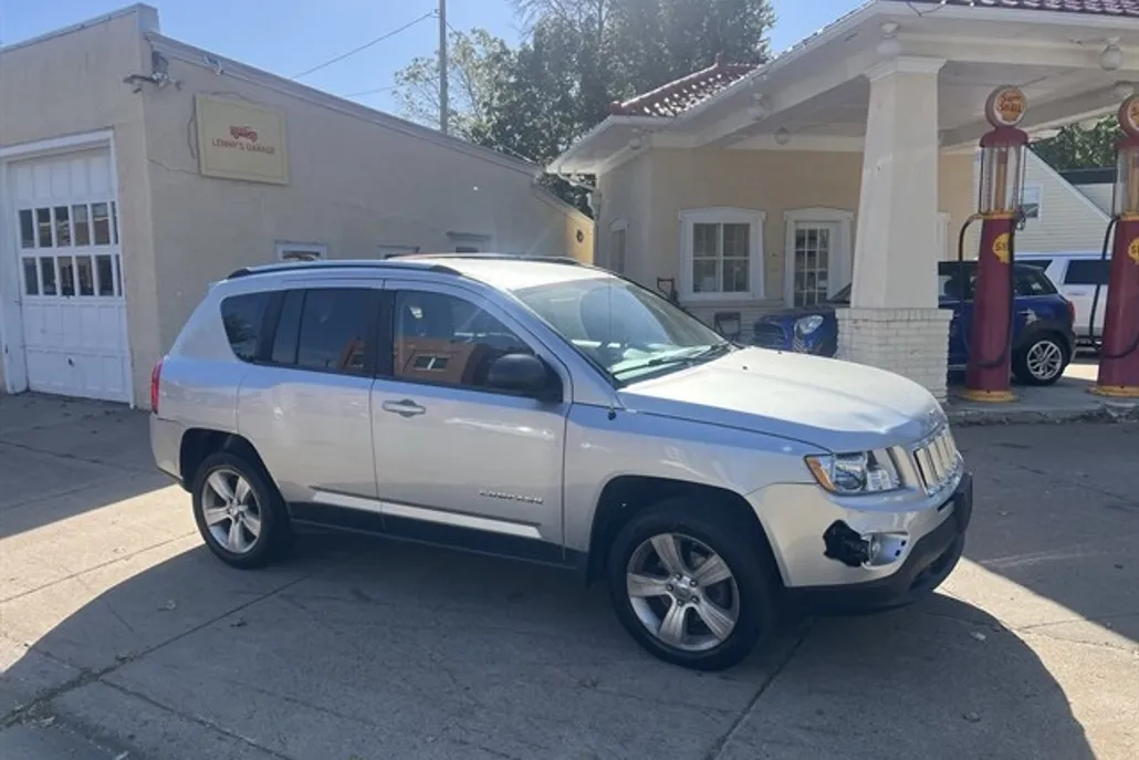 2012 Jeep Compass Sport photo 1