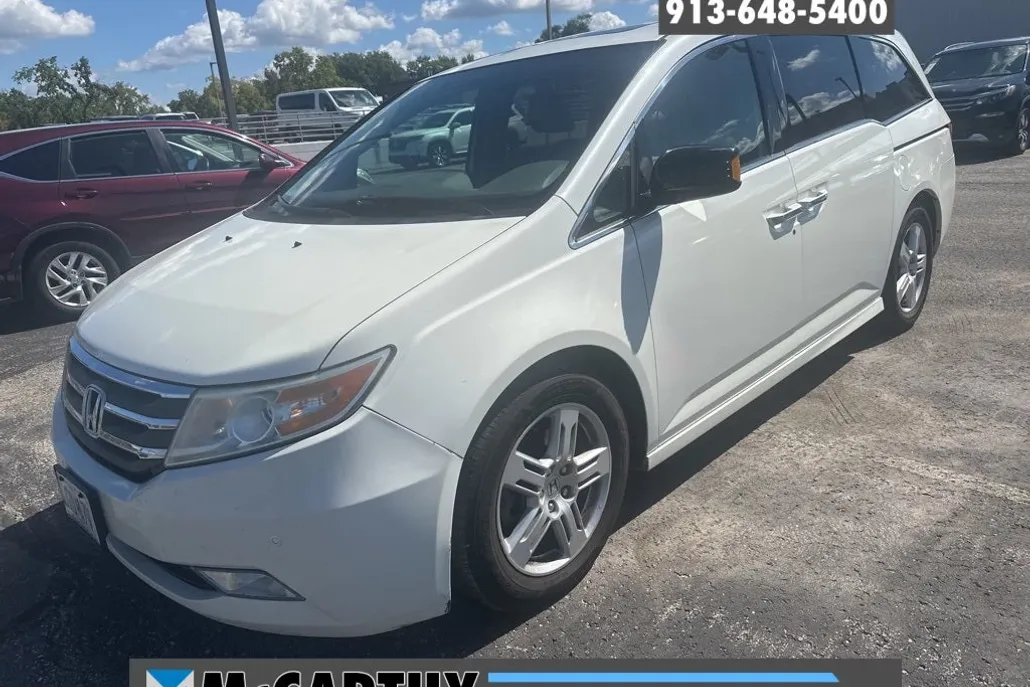 2013 Honda Odyssey Touring photo 1