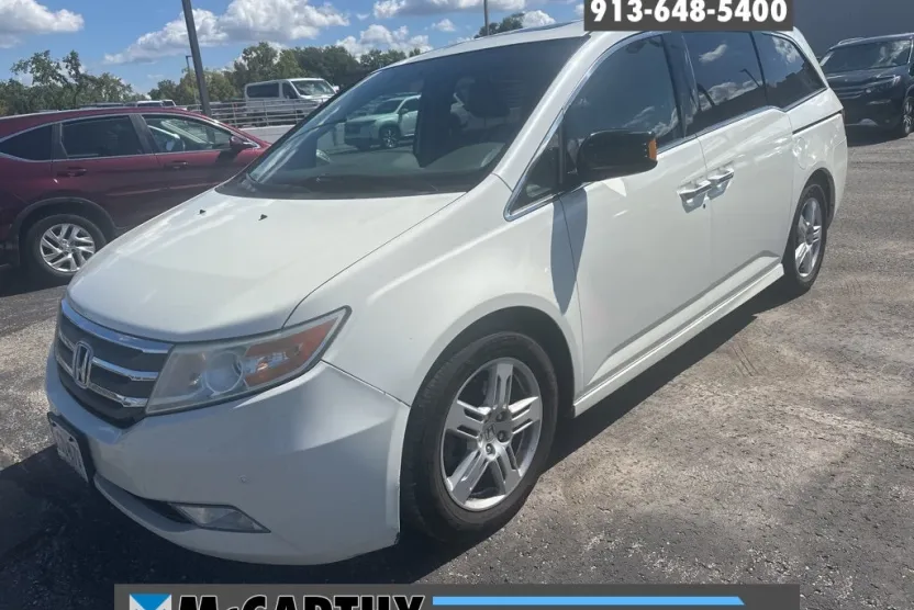 2013 Honda Odyssey Touring photo 1
