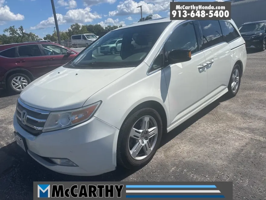 2013 Honda Odyssey Touring photo 1