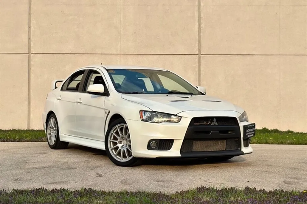 2010 Mitsubishi Lancer Evolution GSR photo 1