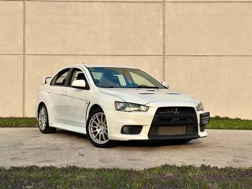2010 Mitsubishi Lancer Evolution GSR photo 1