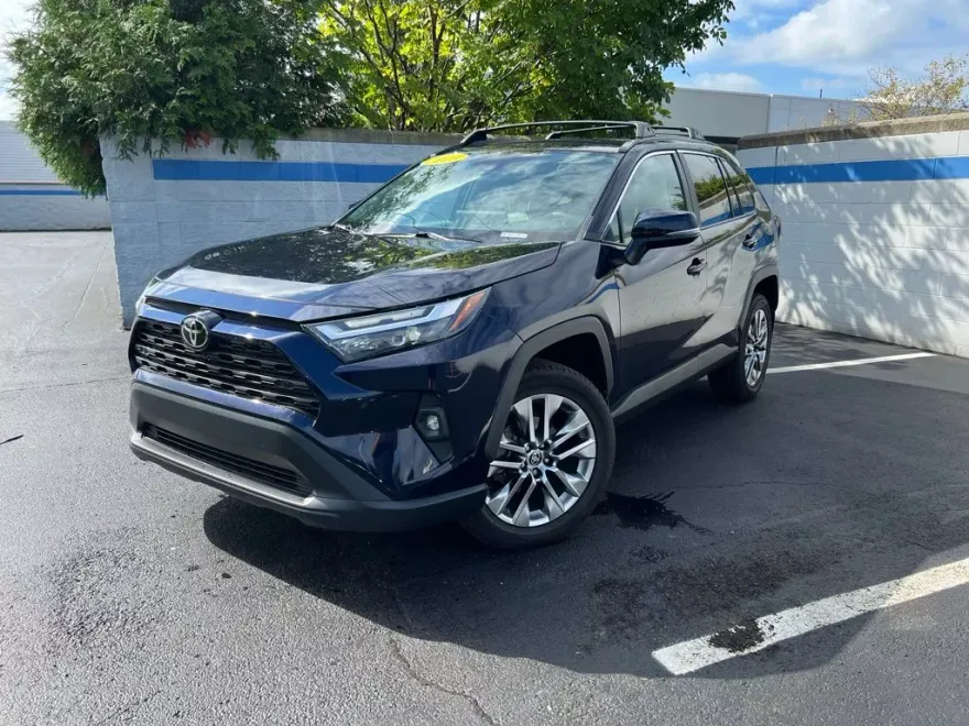 2023 Toyota RAV4 XLE Premium photo 1