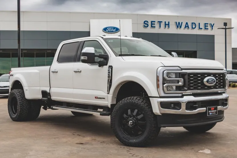 2025 Ford F-450 photo 1