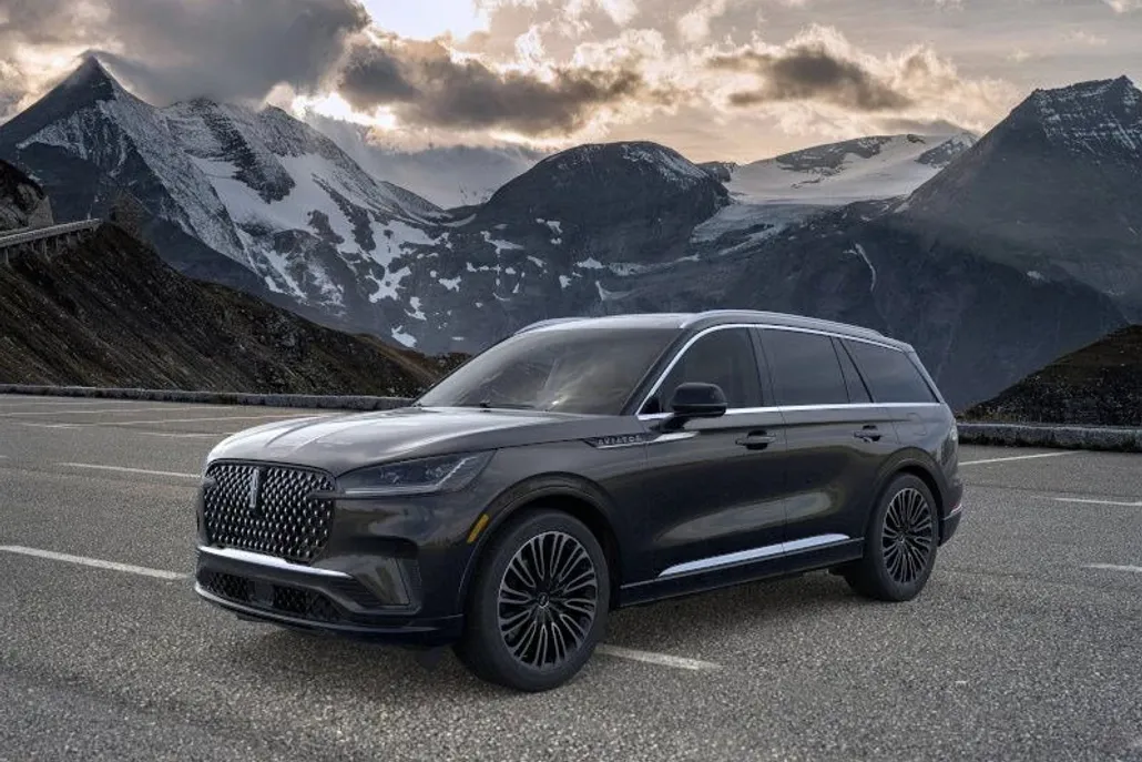 2025 Lincoln Aviator Black Label photo 1