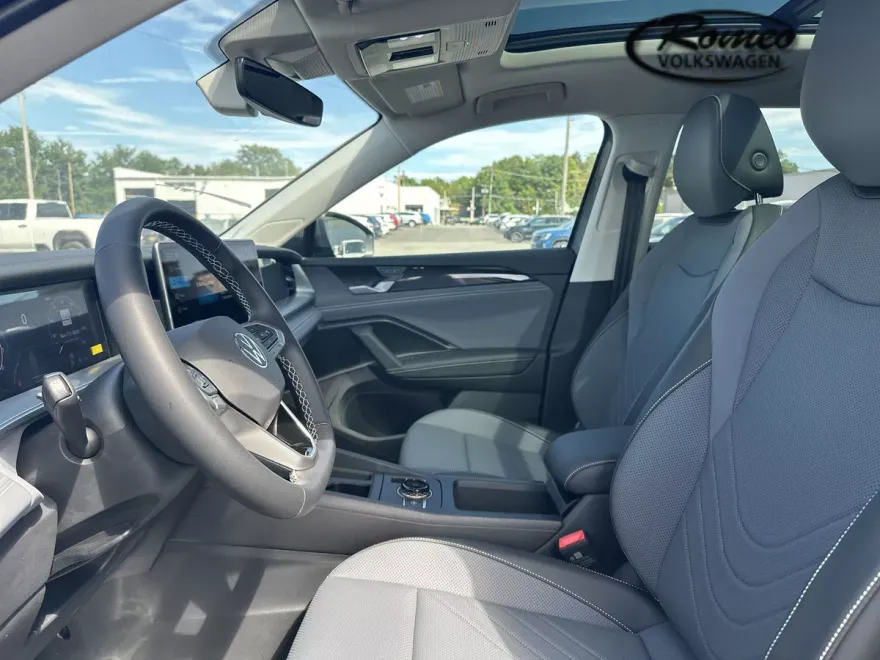2025 Volkswagen Tiguan SE photo 1