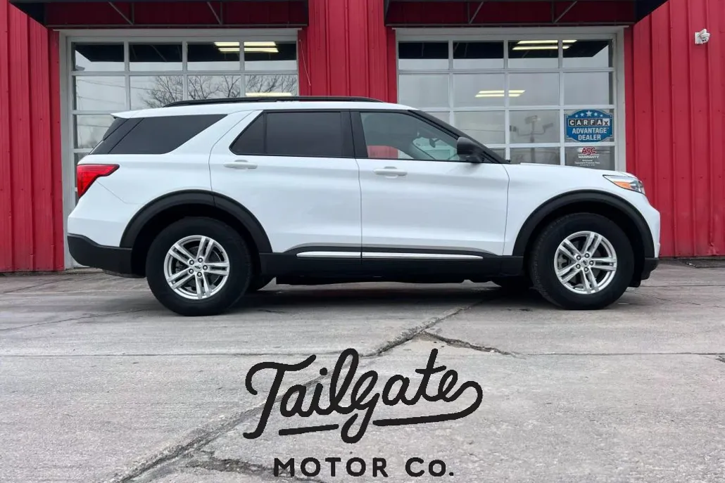 2021 Ford Explorer XLT photo 1