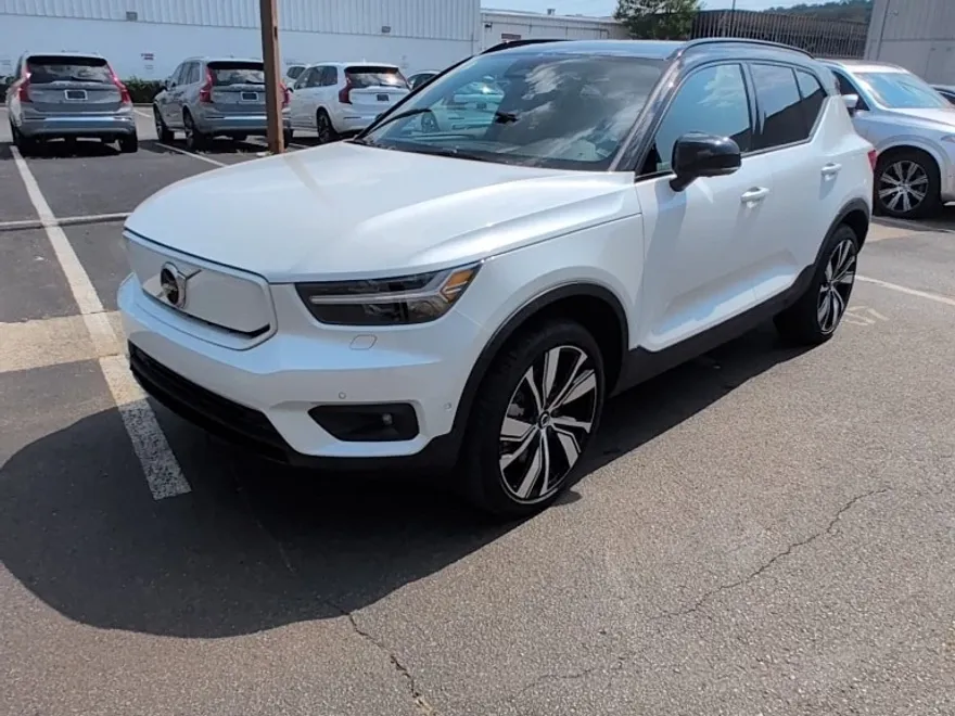 2022 Volvo XC40 Recharge P8 Plus photo 1