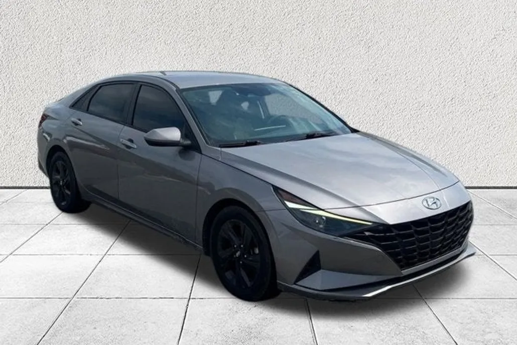 2021 Hyundai Elantra SEL photo 1