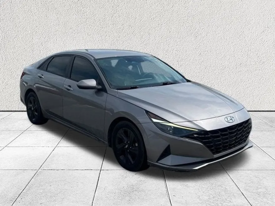 2021 Hyundai Elantra SEL photo 1