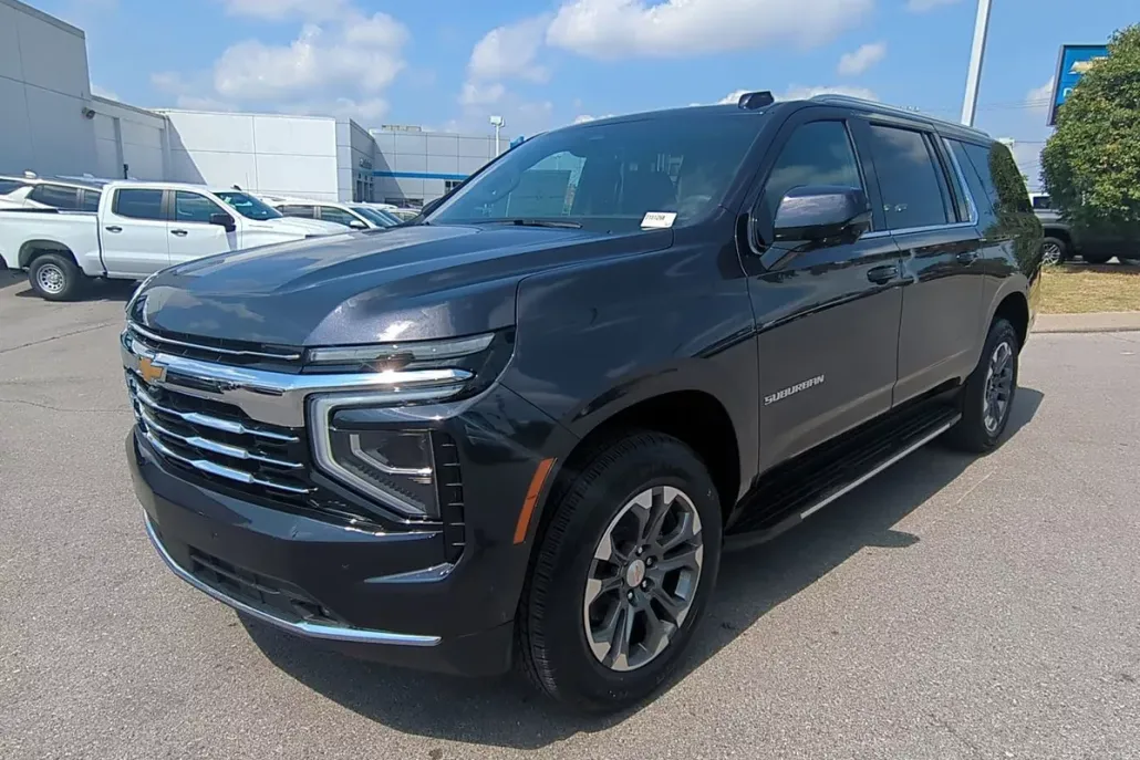 2025 Chevrolet Suburban LT photo 1