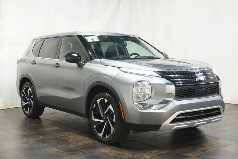 2022 Mitsubishi Outlander SE photo 1