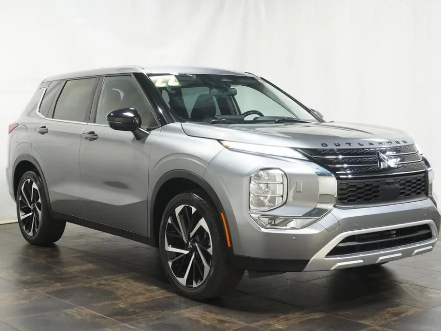 2022 Mitsubishi Outlander SE photo 1