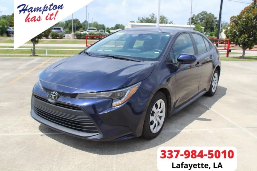 2023 Toyota Corolla LE photo 1