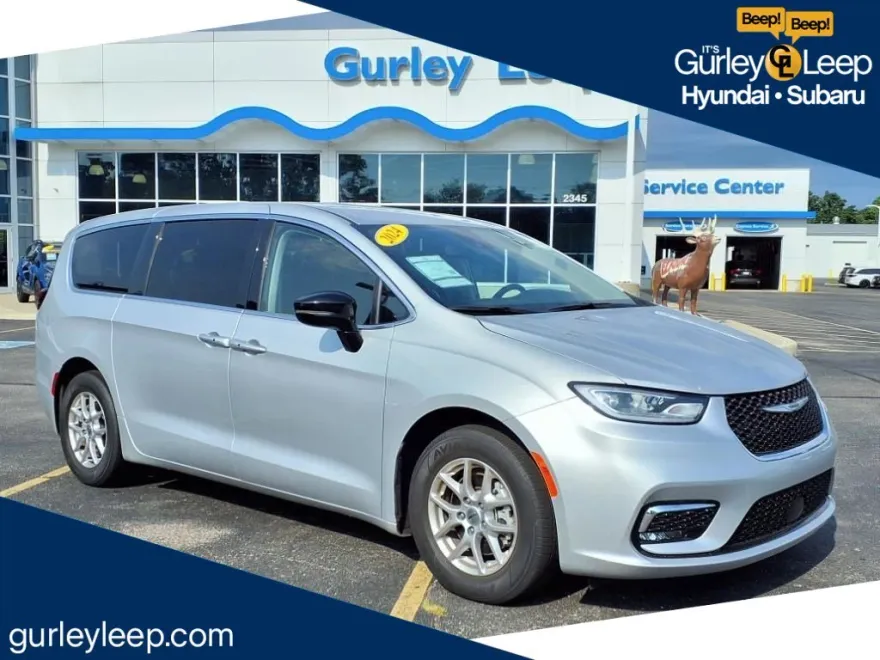 2024 Chrysler Pacifica Touring L photo 1