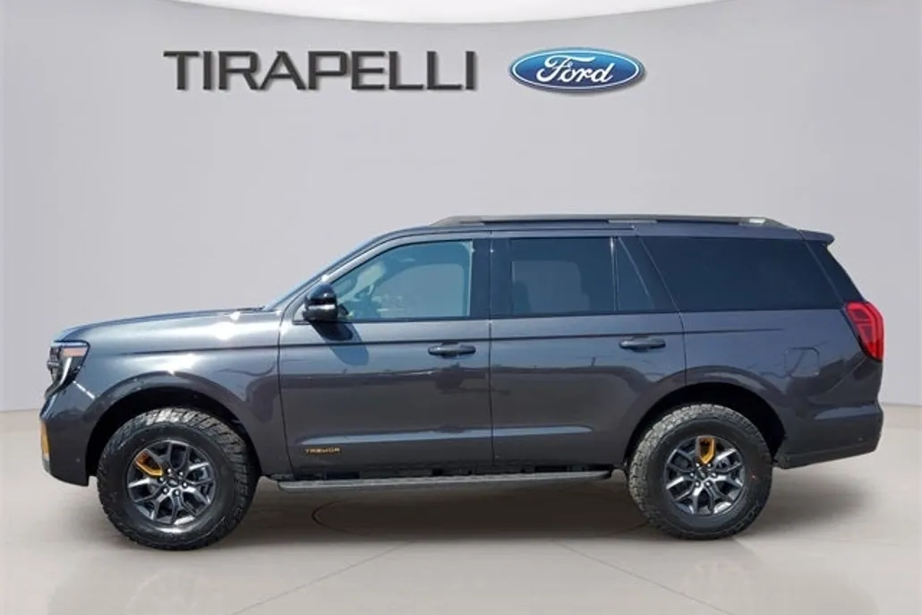 2025 Ford Expedition photo 1