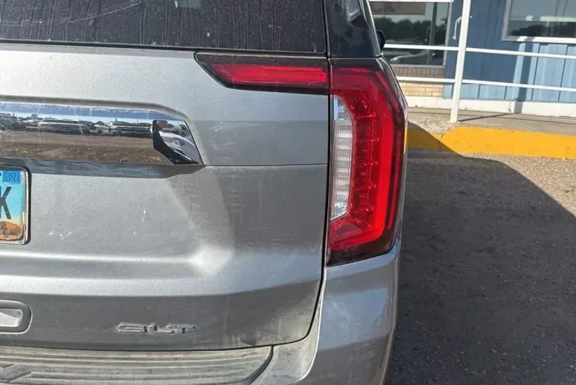 2023 Gmc Yukon XL SLT photo 1