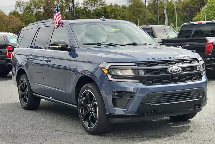 2022 Ford Expedition Limited photo 1