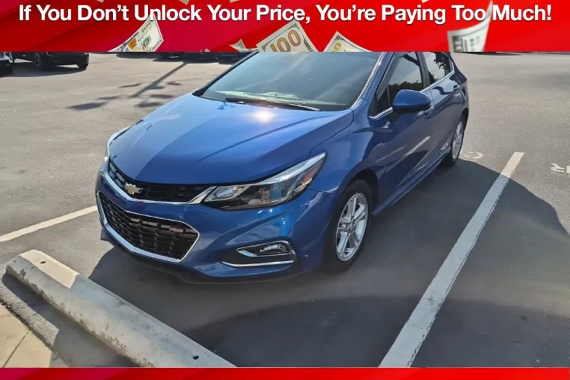 2017 Chevrolet Cruze LT photo 1