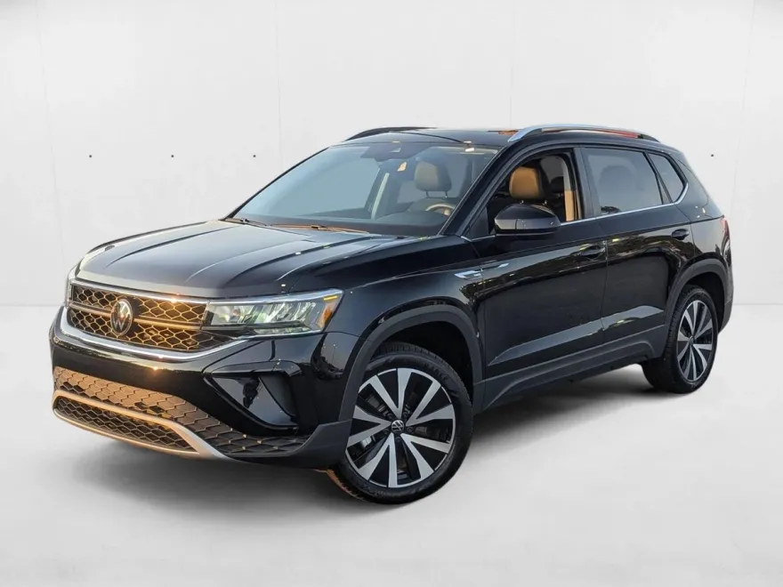 2024 Volkswagen Taos SE photo 1