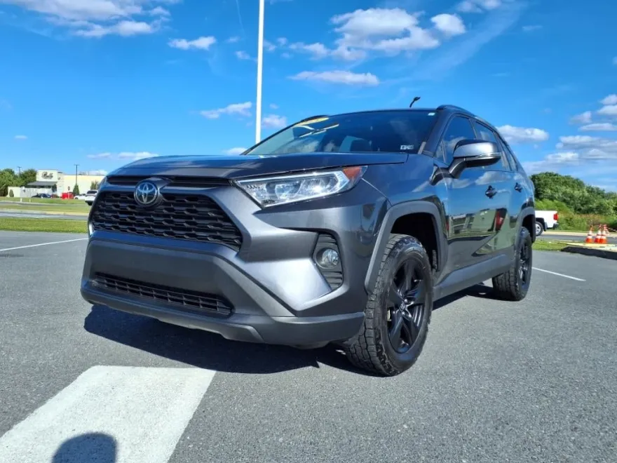 2021 Toyota RAV4 XLE photo 1