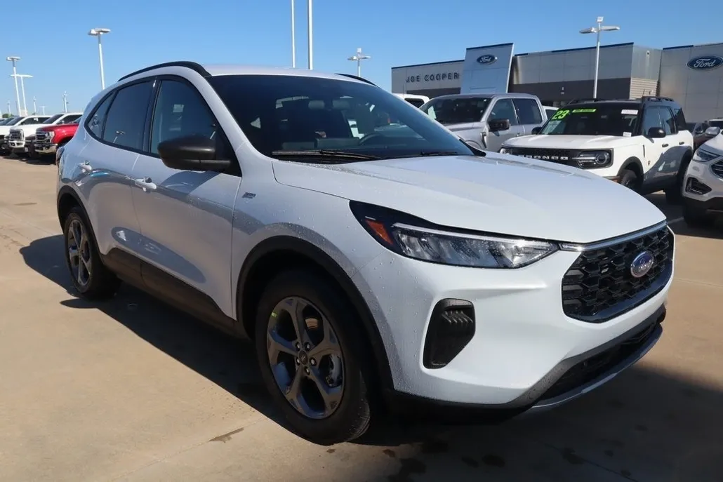 2025 Ford Escape ST-Line photo 1