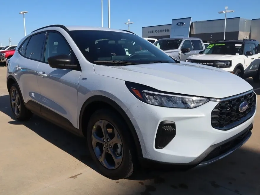 2025 Ford Escape ST-Line photo 1