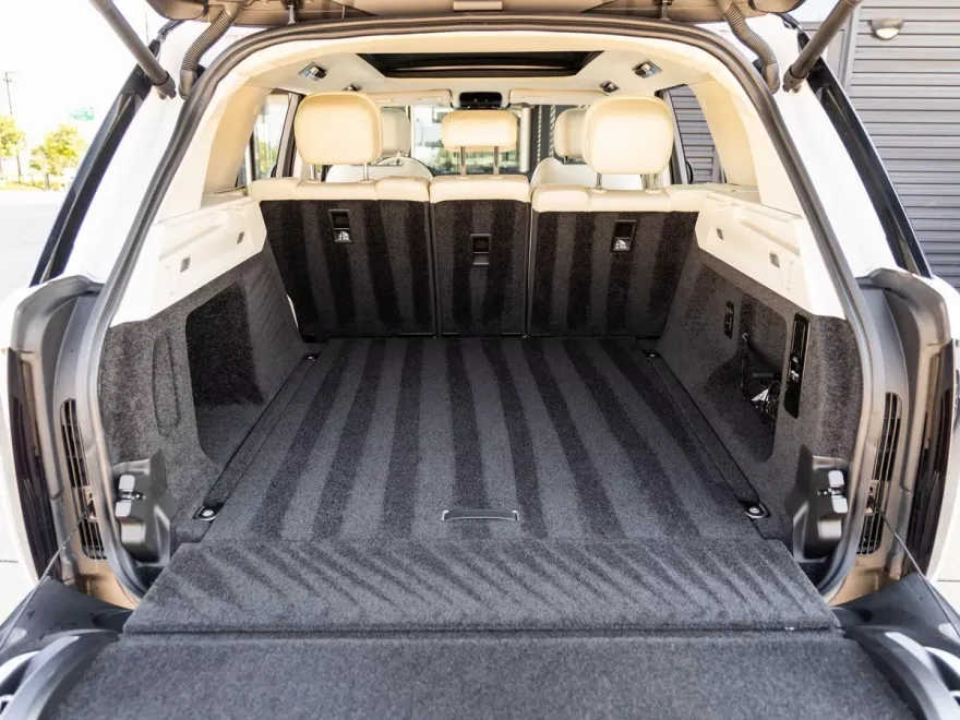 2023 Land Rover Range Rover SE photo 32