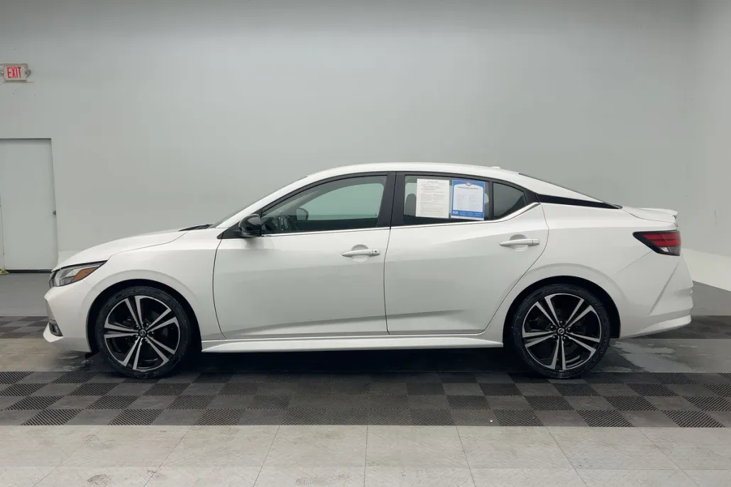 2021 Nissan Sentra SR photo 1