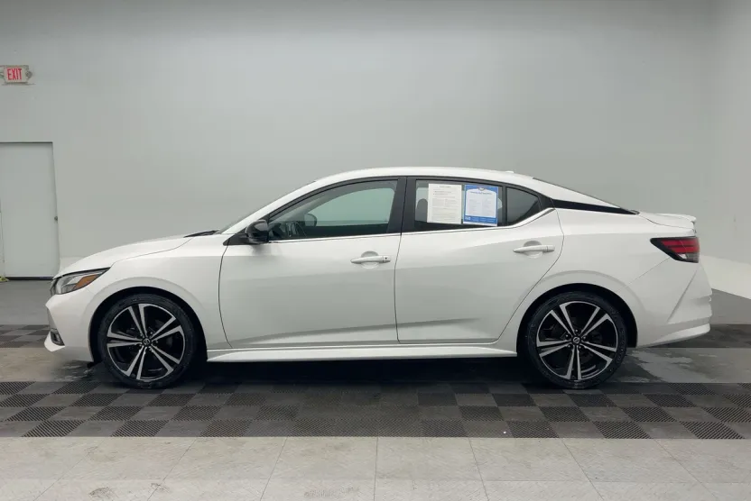 2021 Nissan Sentra SR photo 1