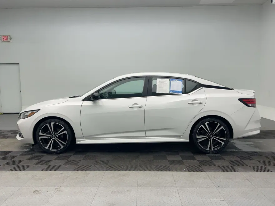 2021 Nissan Sentra SR photo 1