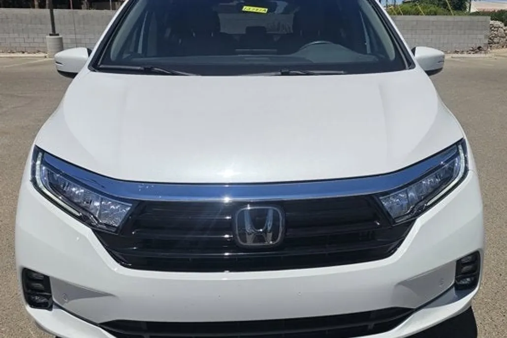 2024 Honda Odyssey Touring photo 1