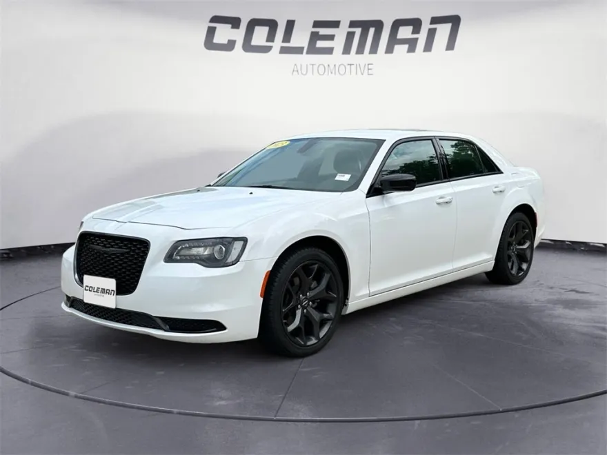 2023 Chrysler 300 Touring photo 1