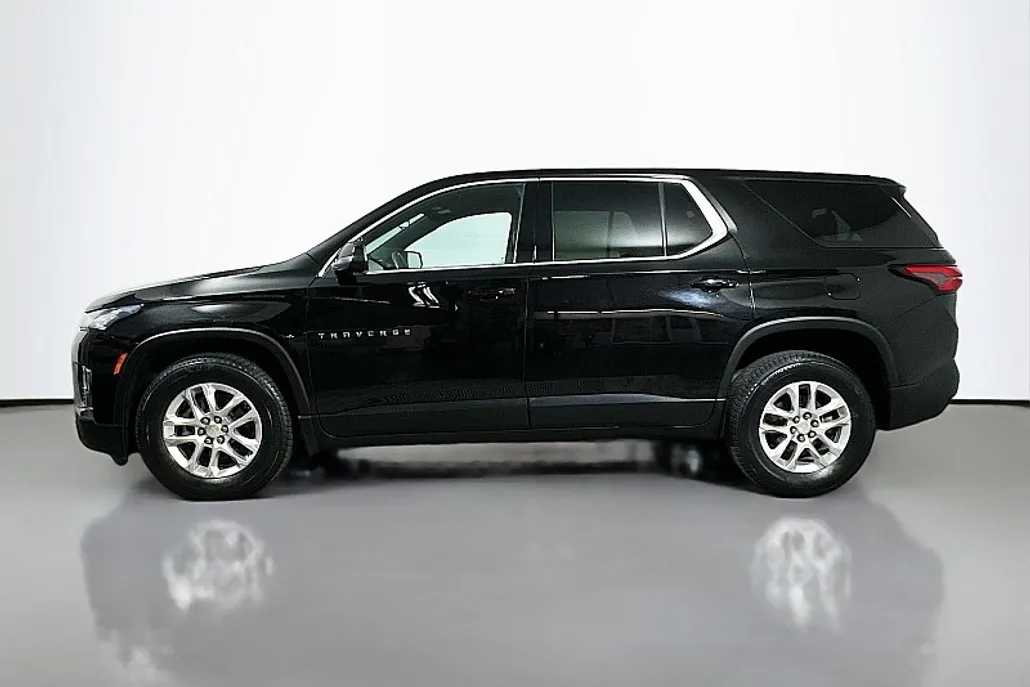 2022 Chevrolet Traverse 1LS photo 1