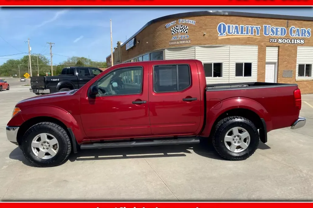 2008 Nissan Frontier LE Crew Cab photo 1