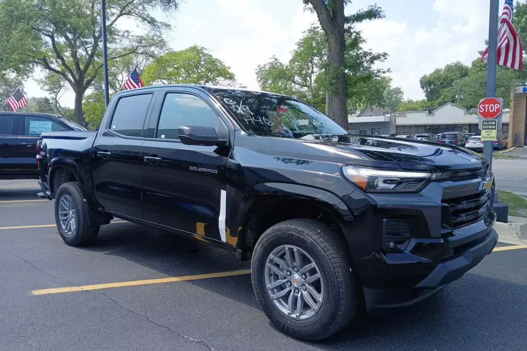 2026 Chevrolet Colorado LT photo 1