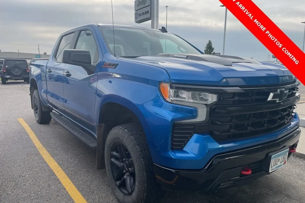 2023 Chevrolet Silverado Trail Boss LT photo 1